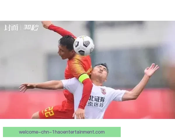 中国男足迎归化球员阿兰回归阵容备战关键赛事