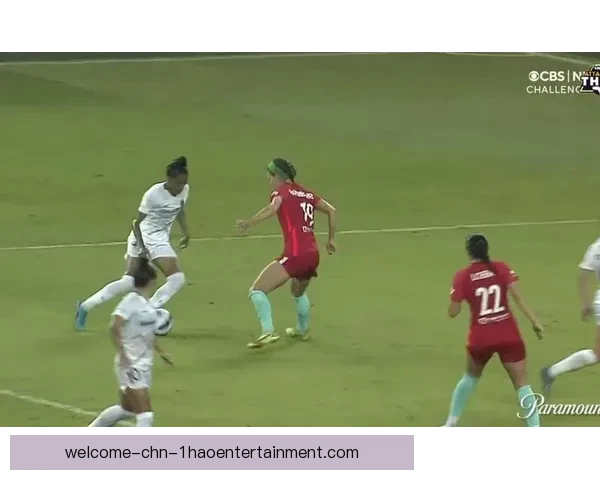 圣迭戈波浪队力克北卡罗来纳勇气夺得NWSL挑战杯冠军捧起荣耀奖杯